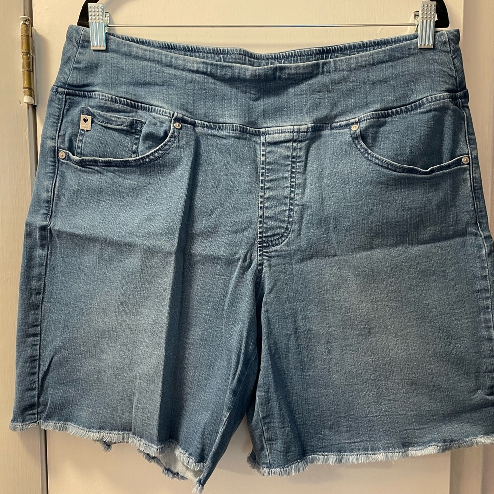 Belle by Kim Gravel TripleLuxe Shorts Medium Blue 8”.  SZ 16